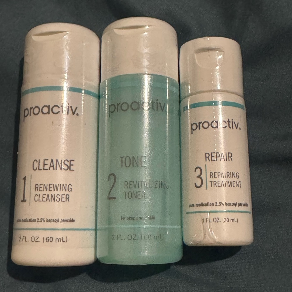 Proactiv Cleanser and Treatment Set - White and Blue